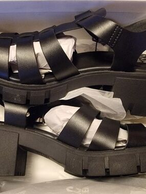 Chunky Black Womens Fisherman Sandal - Stacked Lug Sole